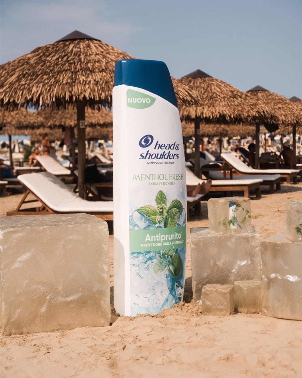 Head&Shoulders Menthol Fresh — bottle on the beach