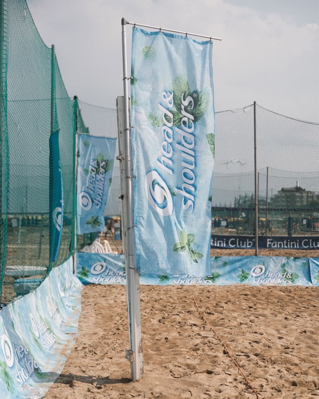 Head&Shoulders Refresh Cup — flag at the court