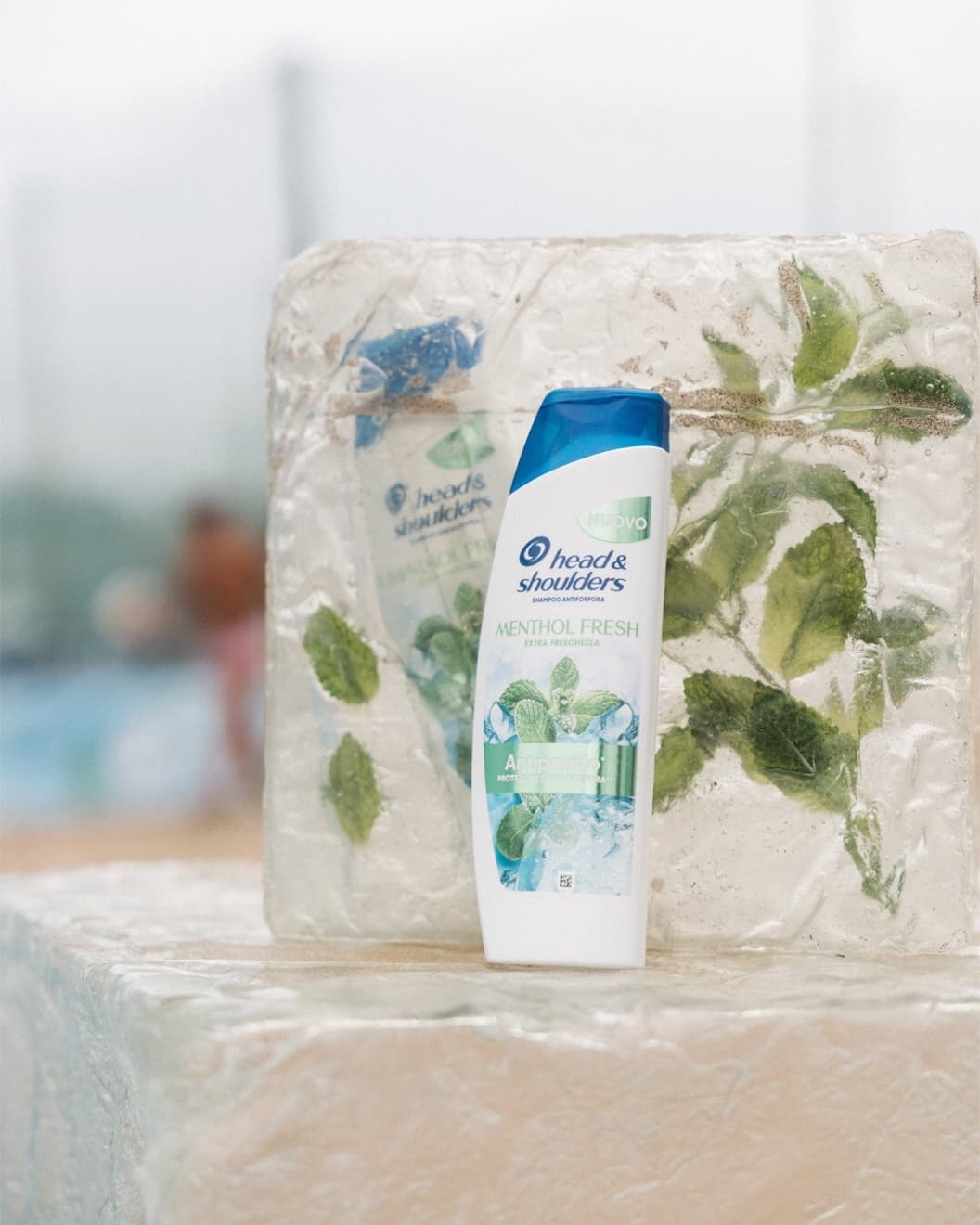 Head&Shoulders Menthol Fresh — bottle and ice block with mint
